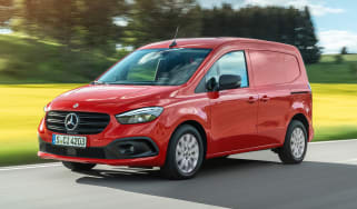 Mercedes Citan - front tracking